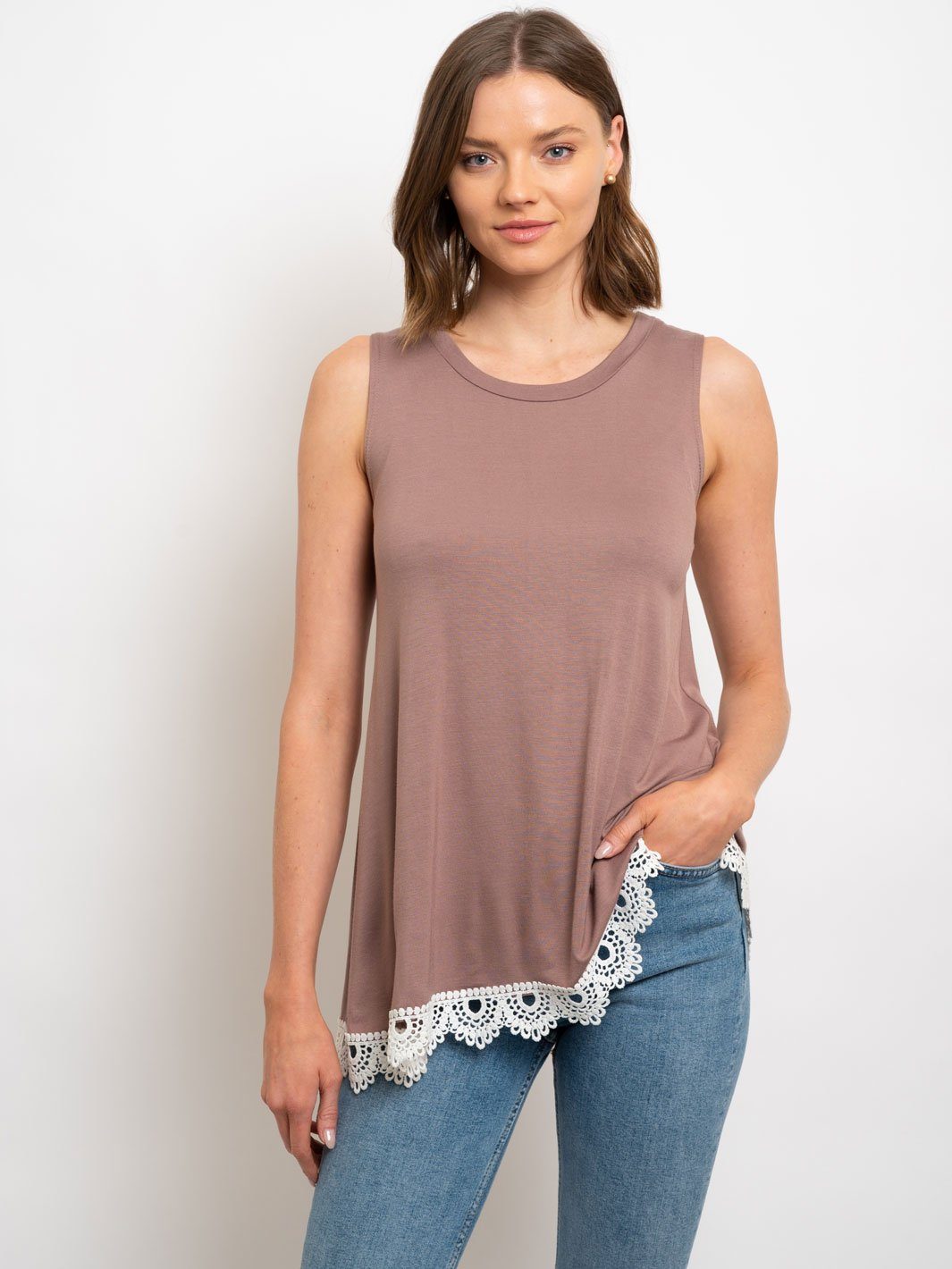 WOMEN'S SLEEVELESS CROCKET DETAILED TOP