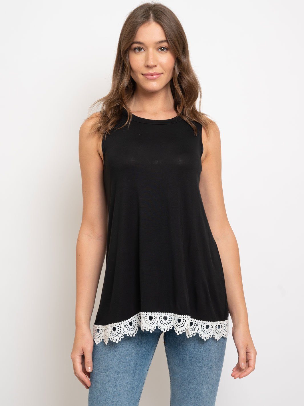 WOMEN'S SLEEVELESS CROCKET DETAILED TOP