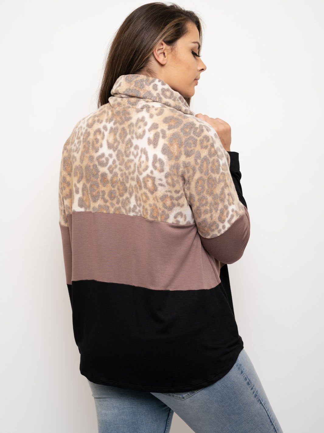PLUS SIZE ANIMAL COLOR BLOCK LONG SLEEVE TOP