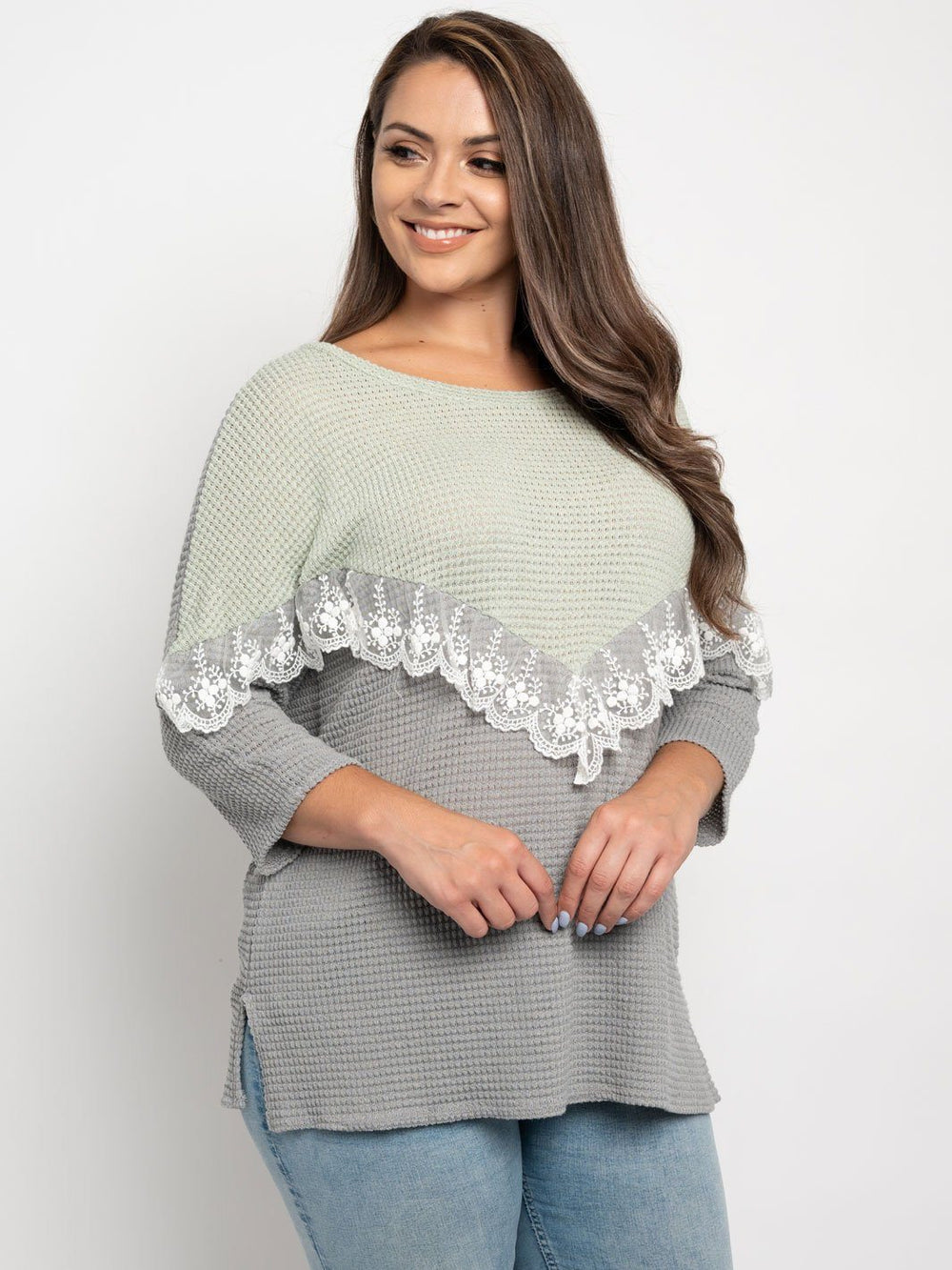 PLUS SIZE 3/4 SLEEVE LACE FRONT DETAIL TOP