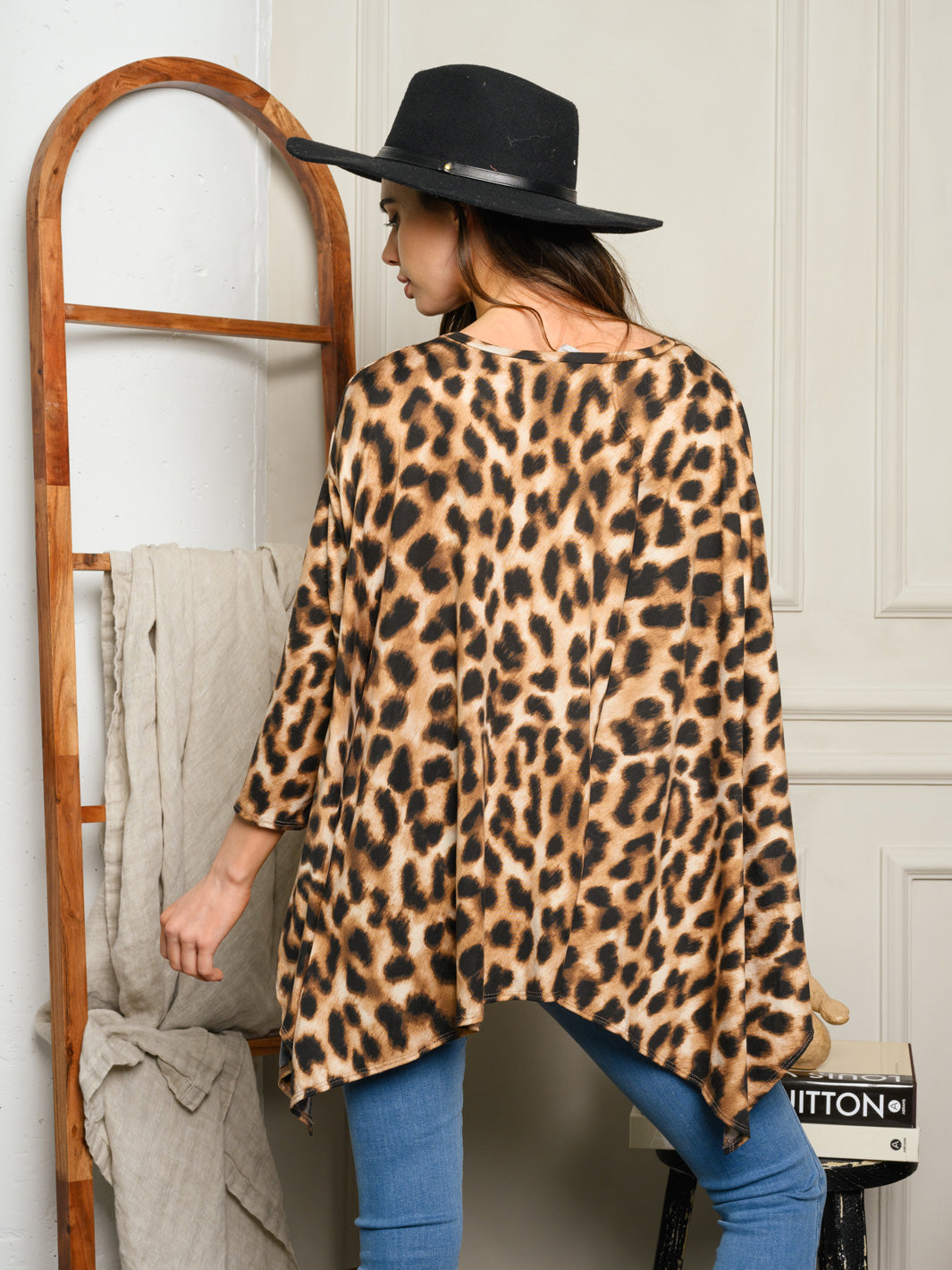 WOMEN'S LONG SLEEVE LOOSE FIT ANIMAL PRINT TUNIC TOP