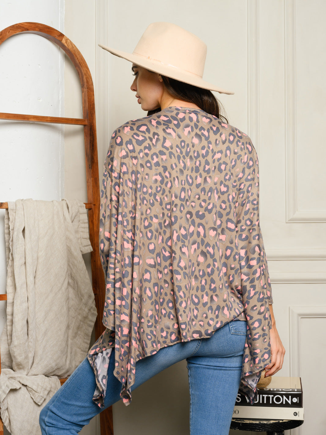 WOMEN'S LONG SLEEVE LOOSE FIT ANIMAL PRINT TUNIC TOP