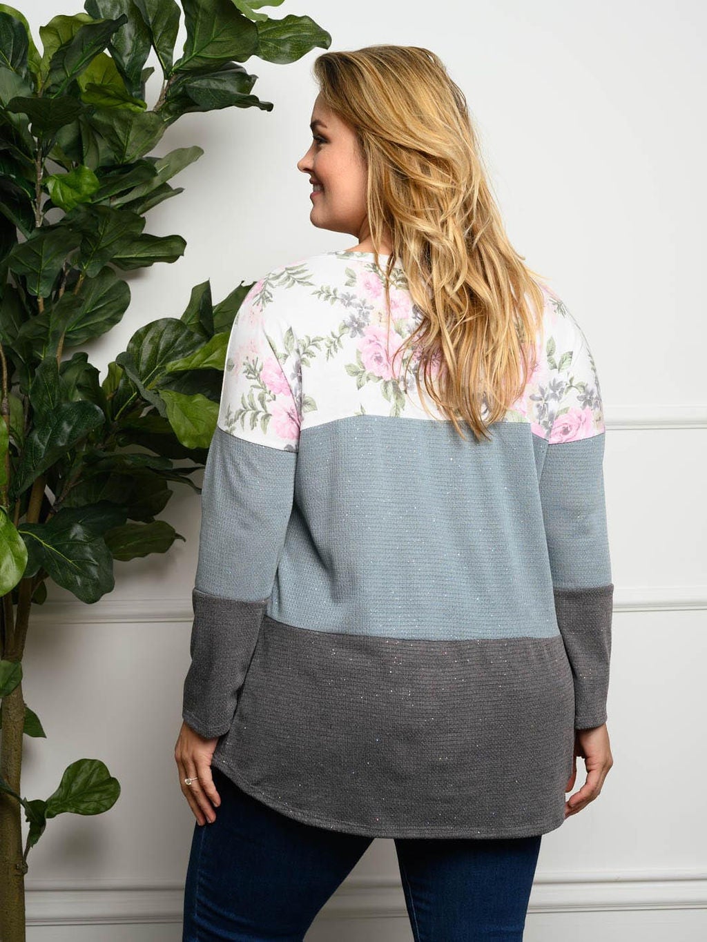 PLUS SIZE LONG SLEEVE COLORBLOCK TOP
