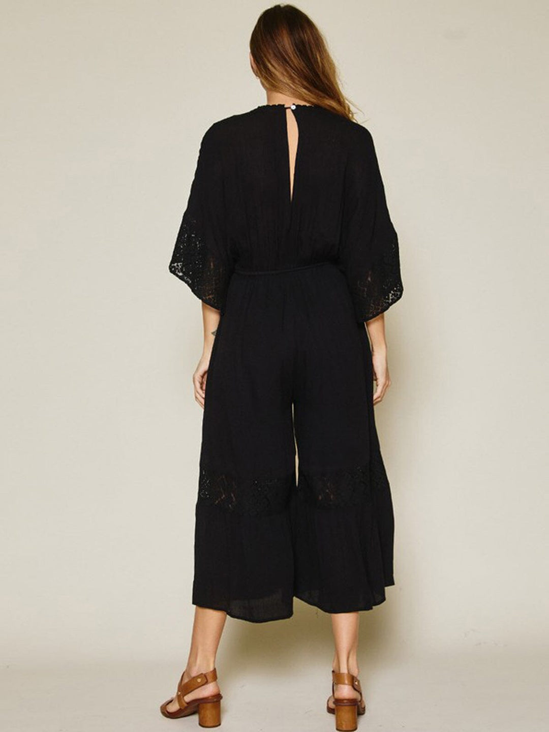 WOMEN'S SHORT SLEEVE V-NECK BUTTON CLOSURE LACE DETAILED JUMPSUIT