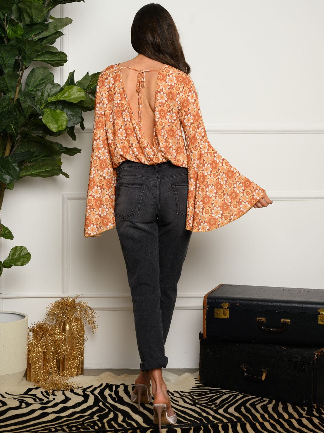 WOMEN'S BELL SLEEVE FLORAL WOVEN BODYSUIT