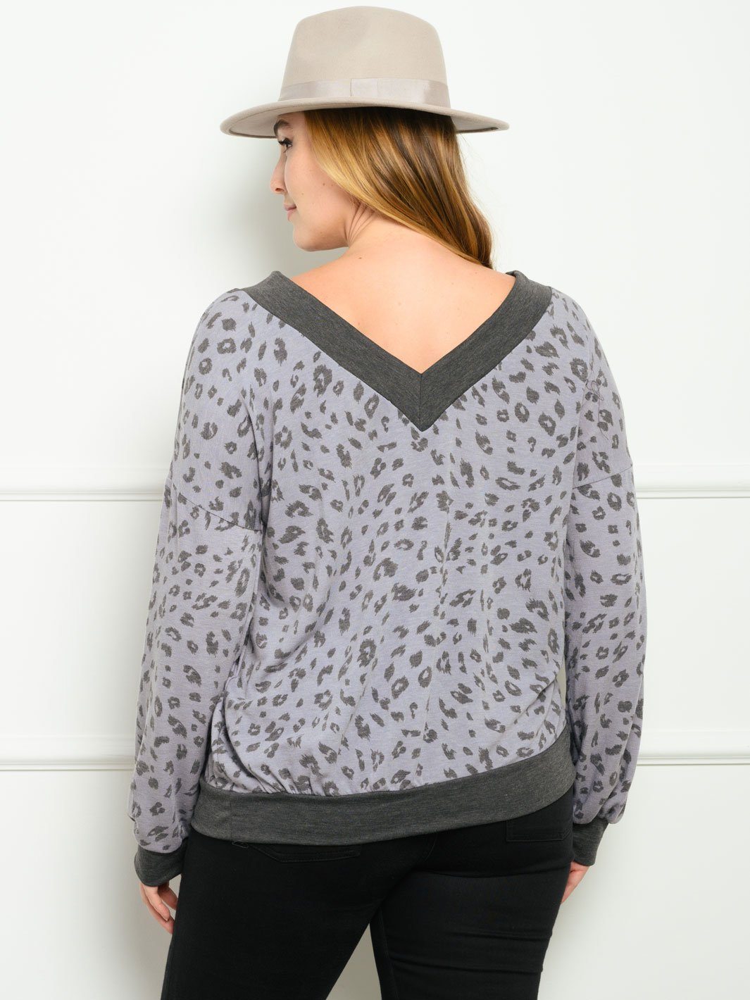 PLUS SIZE LONG SLEEVE ANIMAL PRINT V-NECK TOP