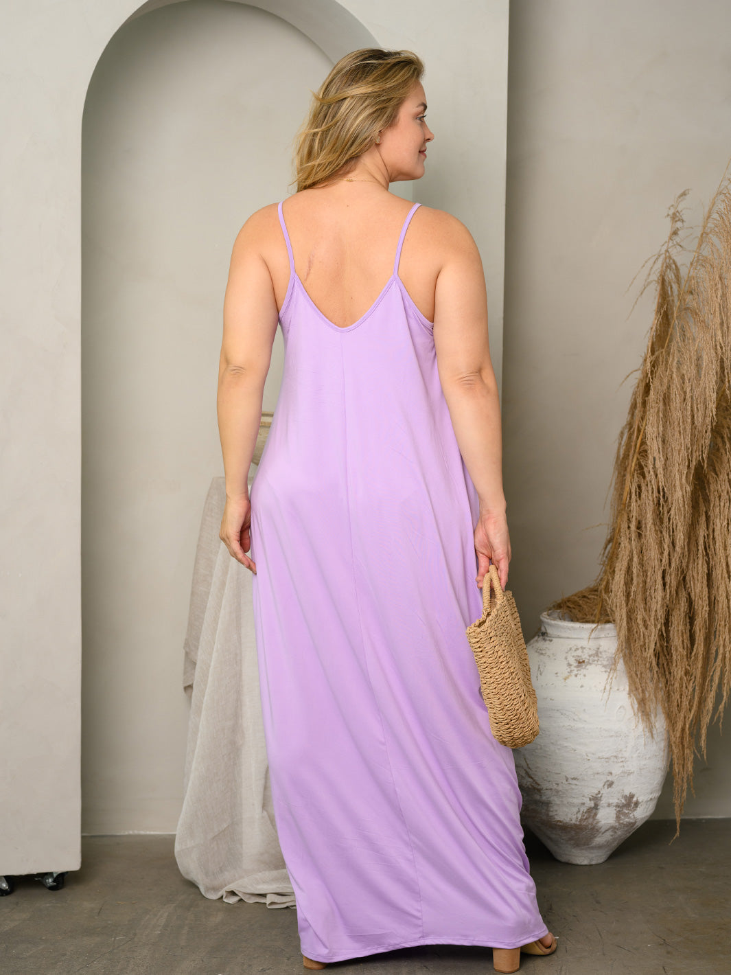 PLUS SIZE SLEEVELESS V-NECK POCKETS MAXI DRESS