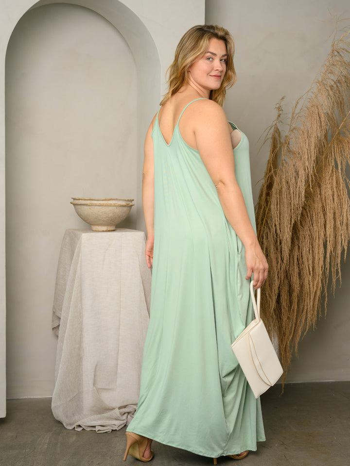 PLUS SIZE SLEEVELESS V-NECK POCKETS MAXI DRESS