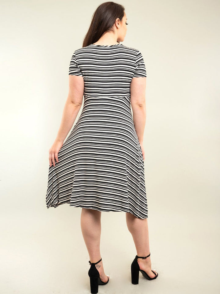 PLUS SIZE MIDI STRIPES DRESS