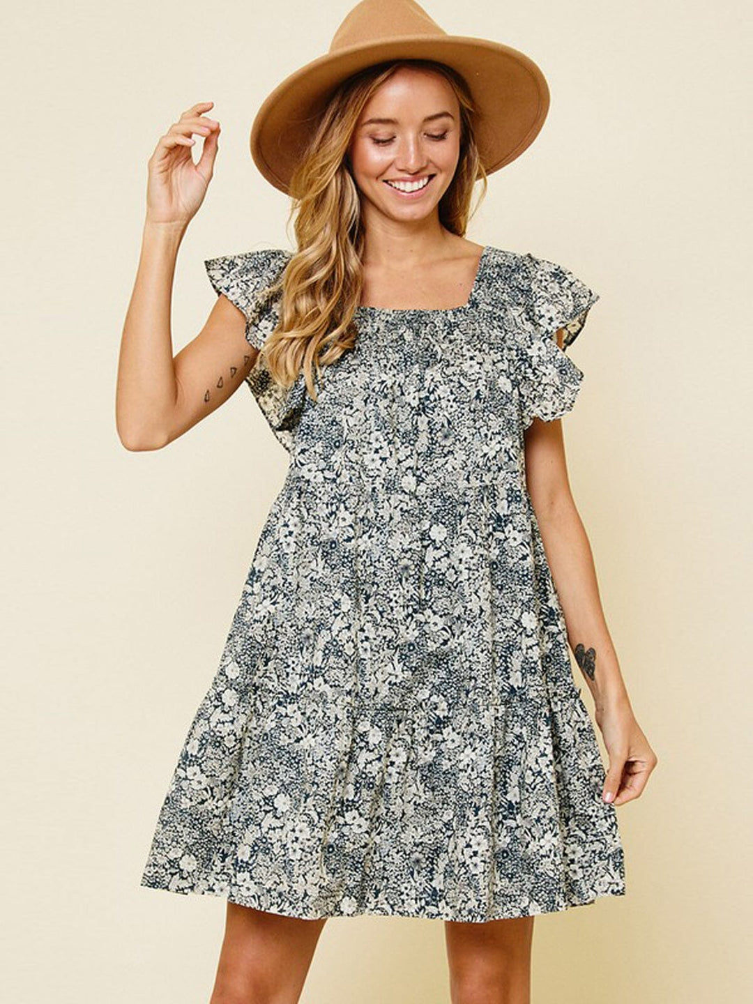 WOMEN'S SLEEVELESS RUFFLE TIERED SMOCK NECK FLORAL MINI DRESS