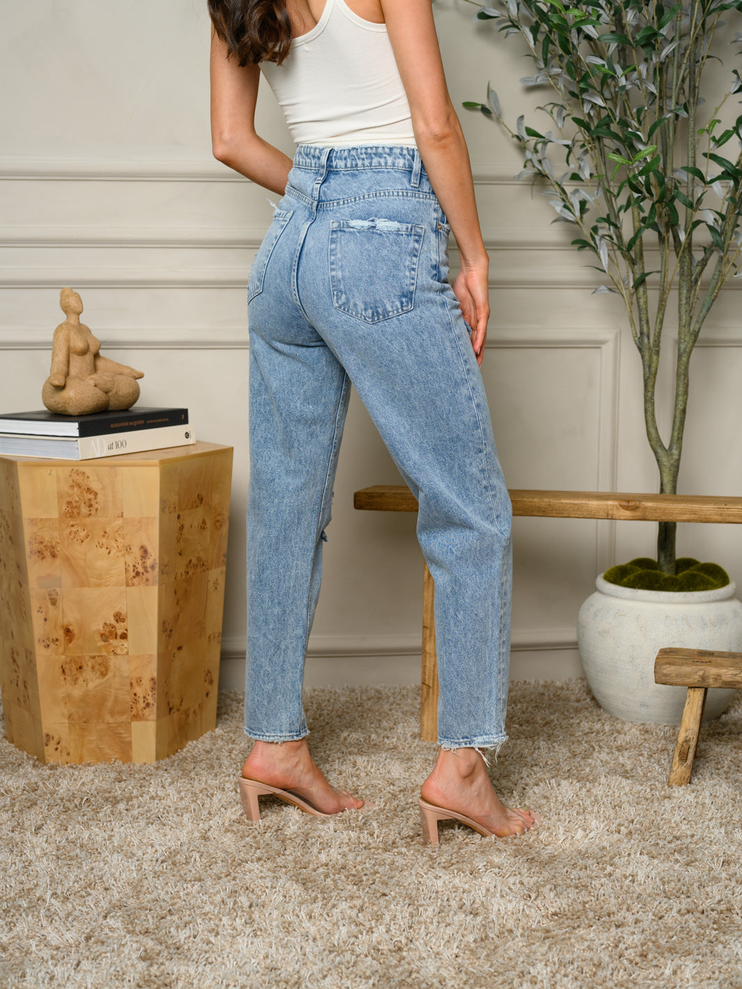 WOMEN'S HIGH-RISE DISTRESSED DENIM JEANS