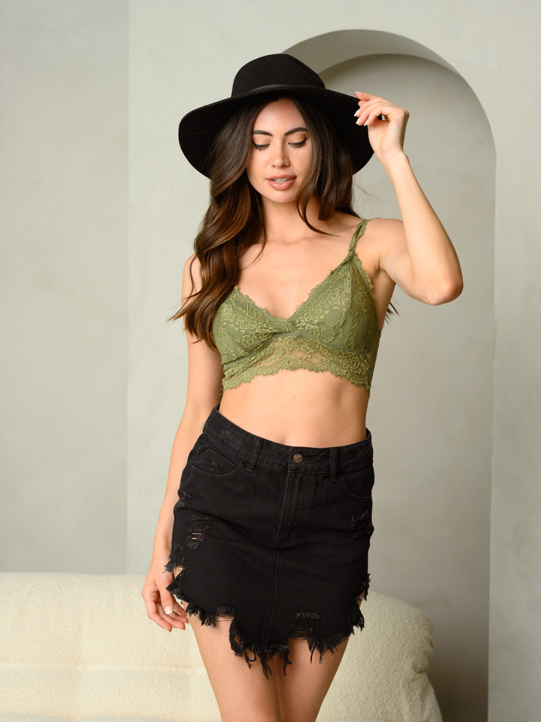 WOMEN'S SLEEVELESS V-NECK LACE BRALETTES