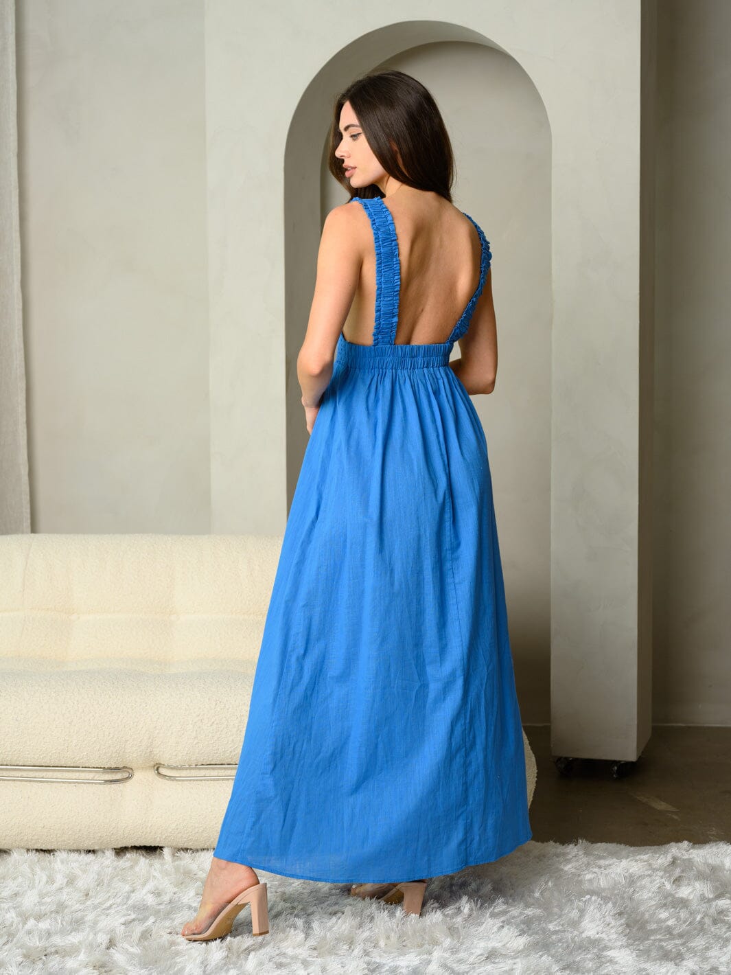 WOMEN'S SLEEVELESS SMOCKED MAXI DRESS