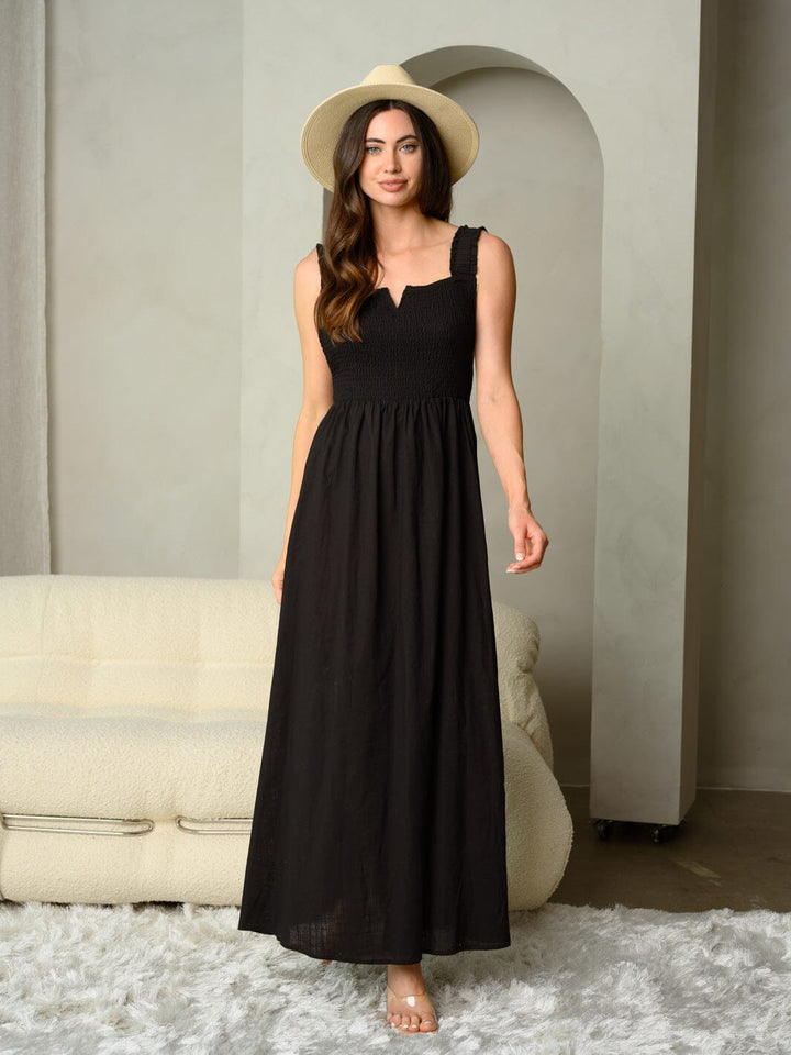 WOMEN'S SLEEVELESS SMOCKED MAXI DRESS