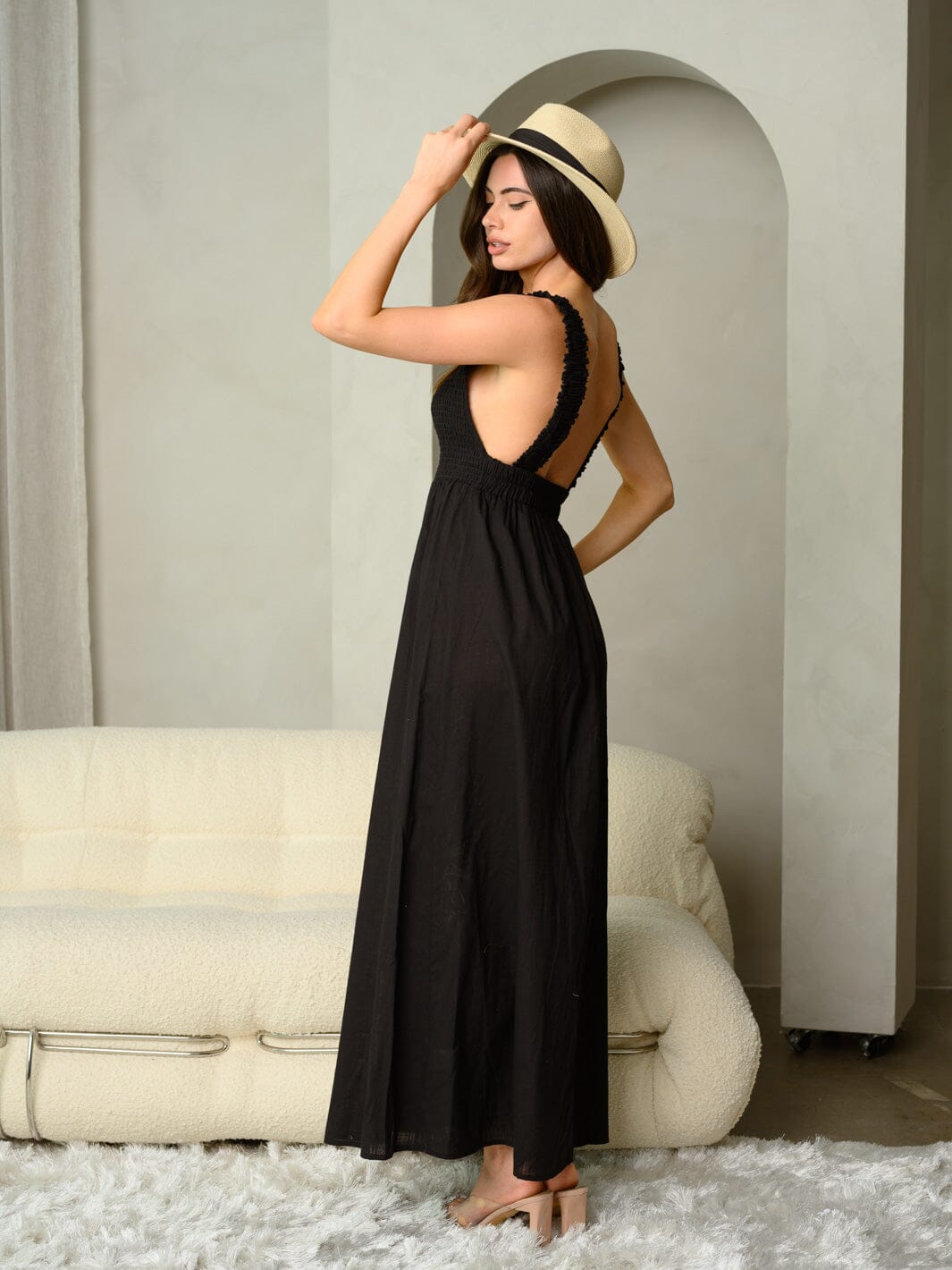 WOMEN'S SLEEVELESS SMOCKED MAXI DRESS