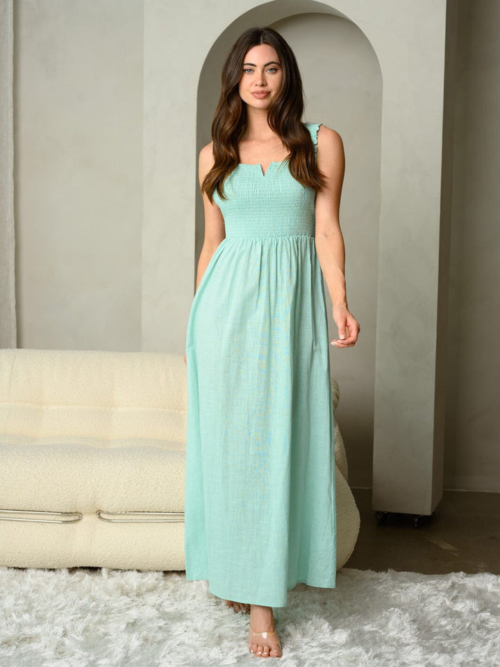 WOMEN'S SLEEVELESS SMOCKED MAXI DRESS