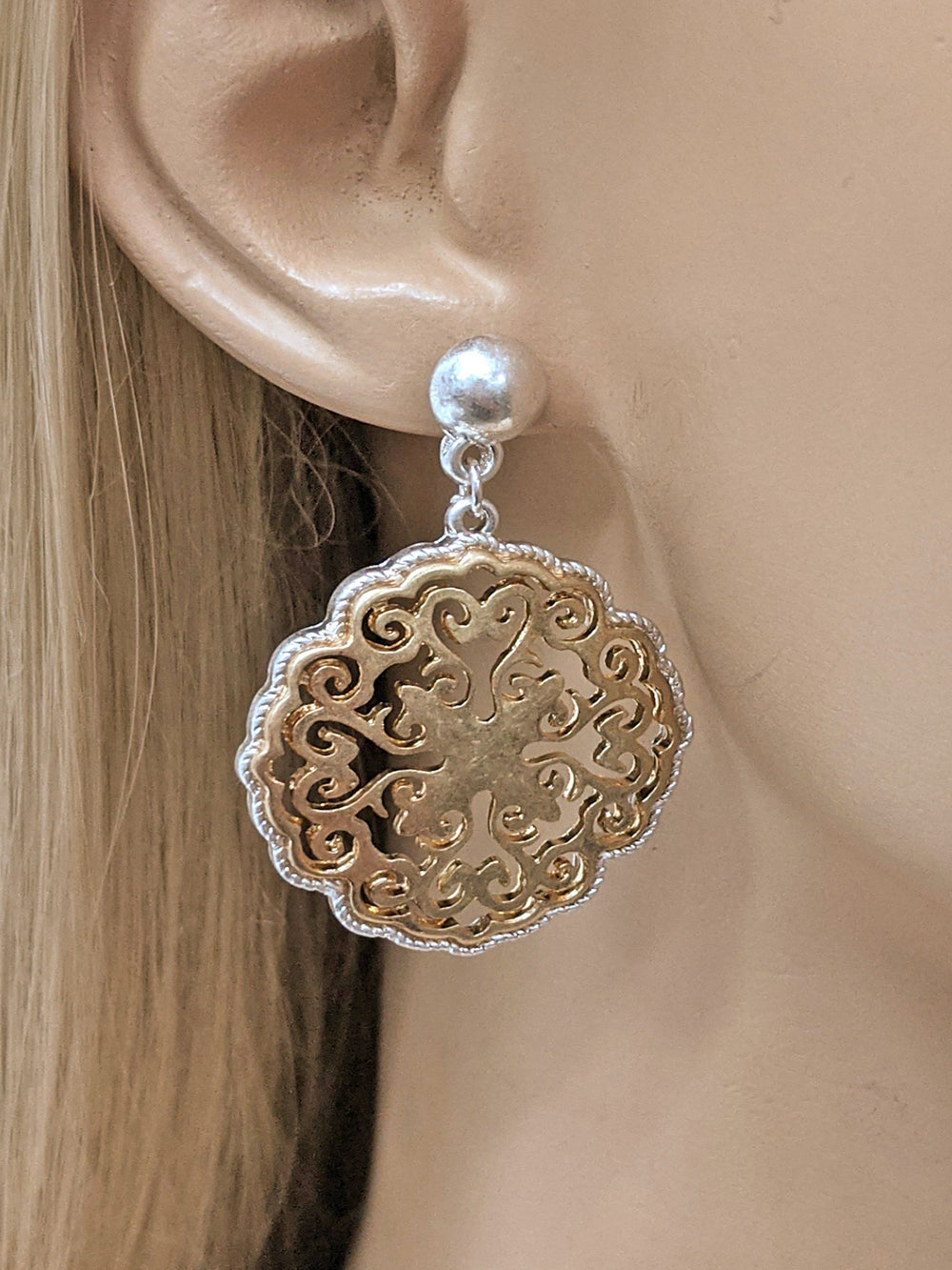 Worn Circle Filigree Drop Fashion Earrings