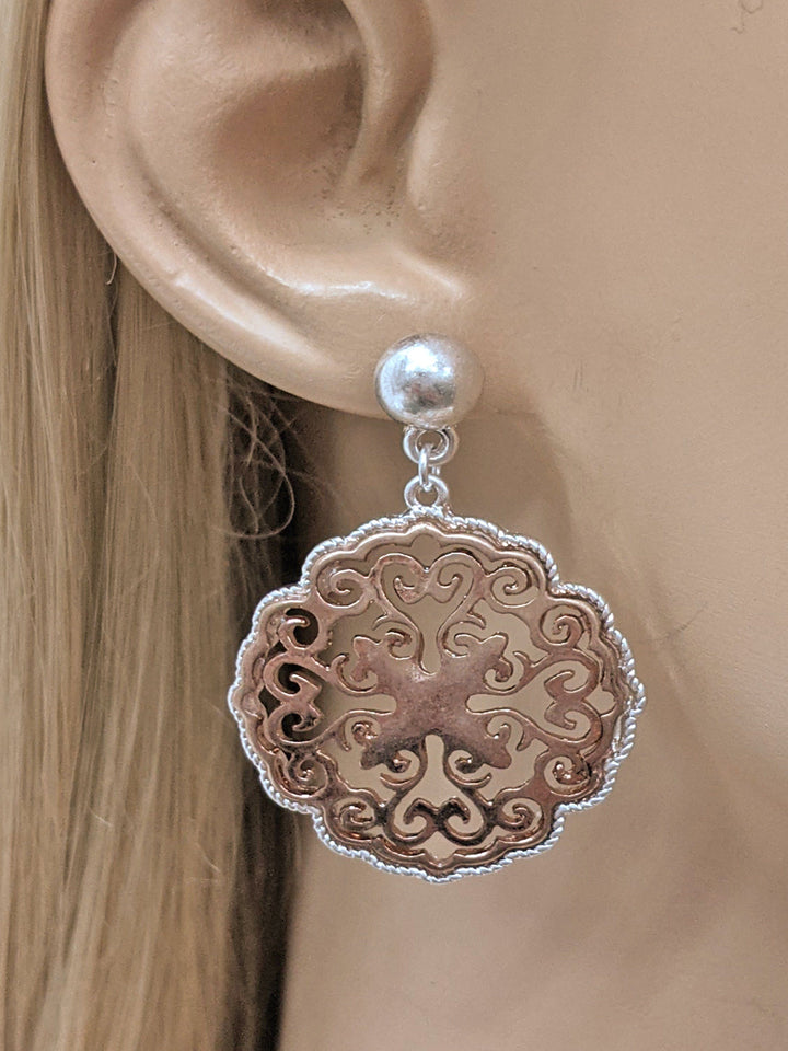 Worn Circle Filigree Drop Fashion Earrings