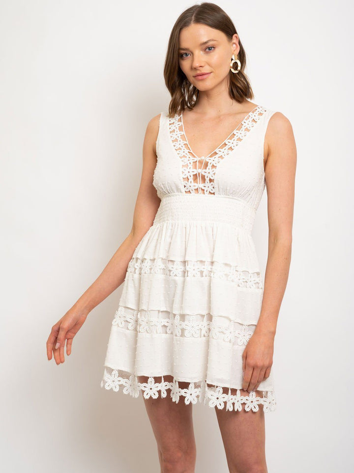 WOMEN'S SCALLOPED FRONT CROCHET TRIM MINI DRESS