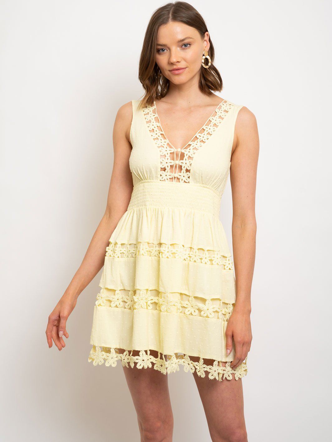 WOMEN'S SCALLOPED FRONT CROCHET TRIM MINI DRESS