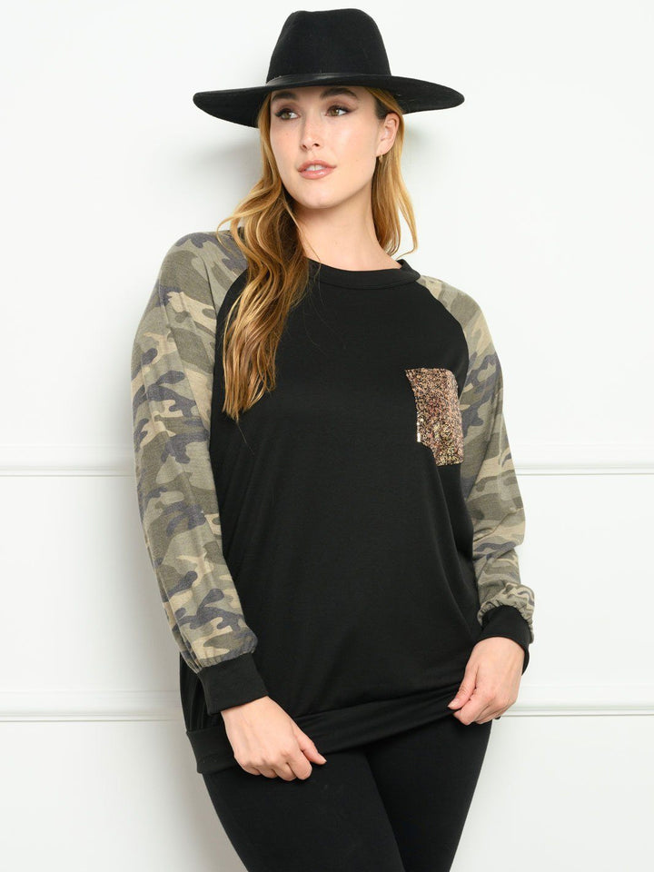 PLUS SIZE LONG SLEEVE CAMO PRINT SOLID TOP
