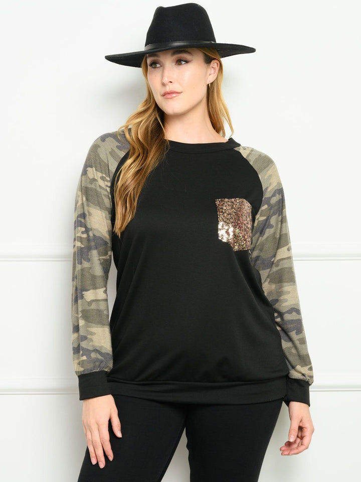 PLUS SIZE LONG SLEEVE CAMO PRINT SOLID TOP