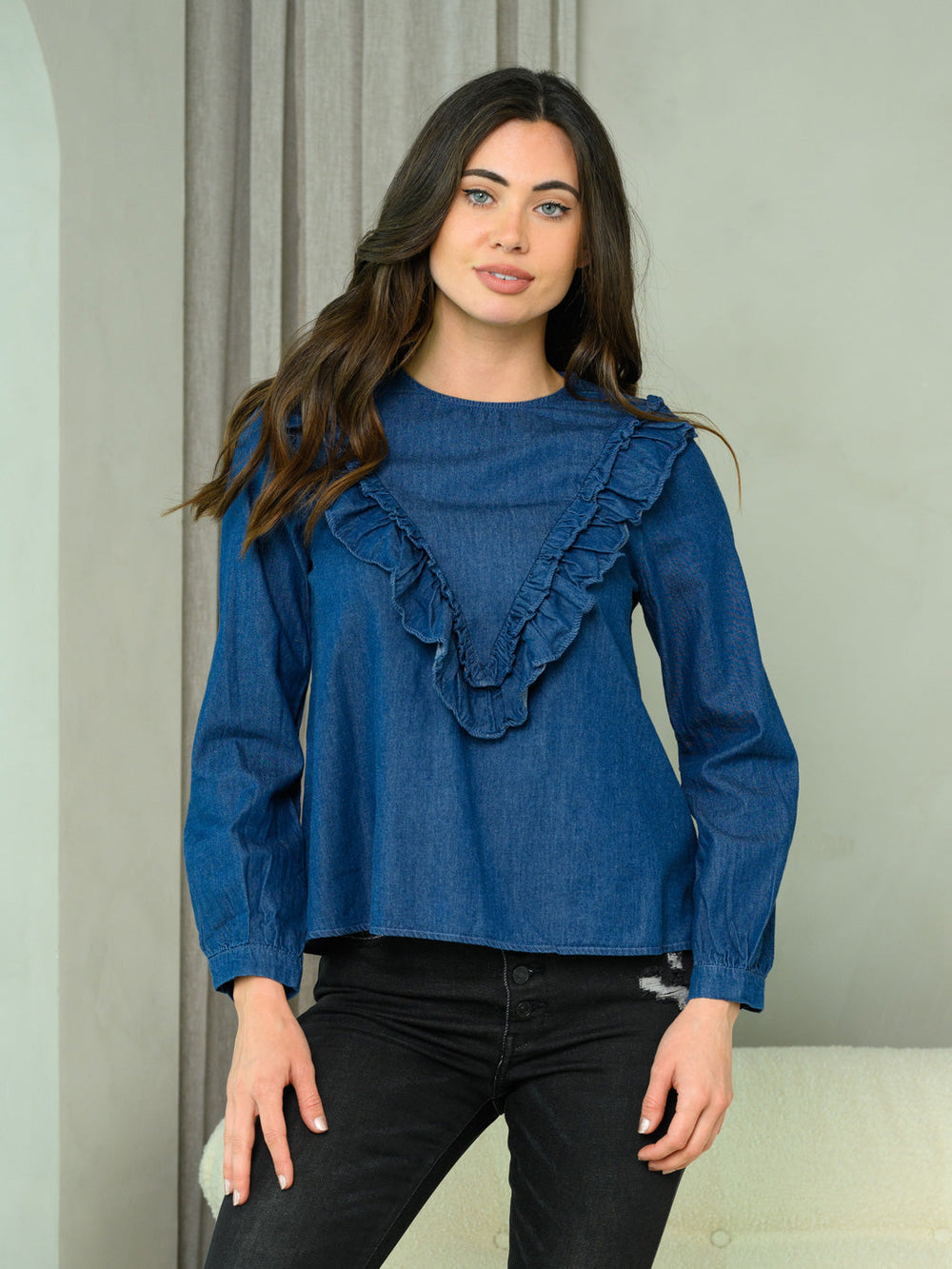 WOMEN'S LONG SLEEVE RUFFLE DETAILED CHAMBRAY TOP