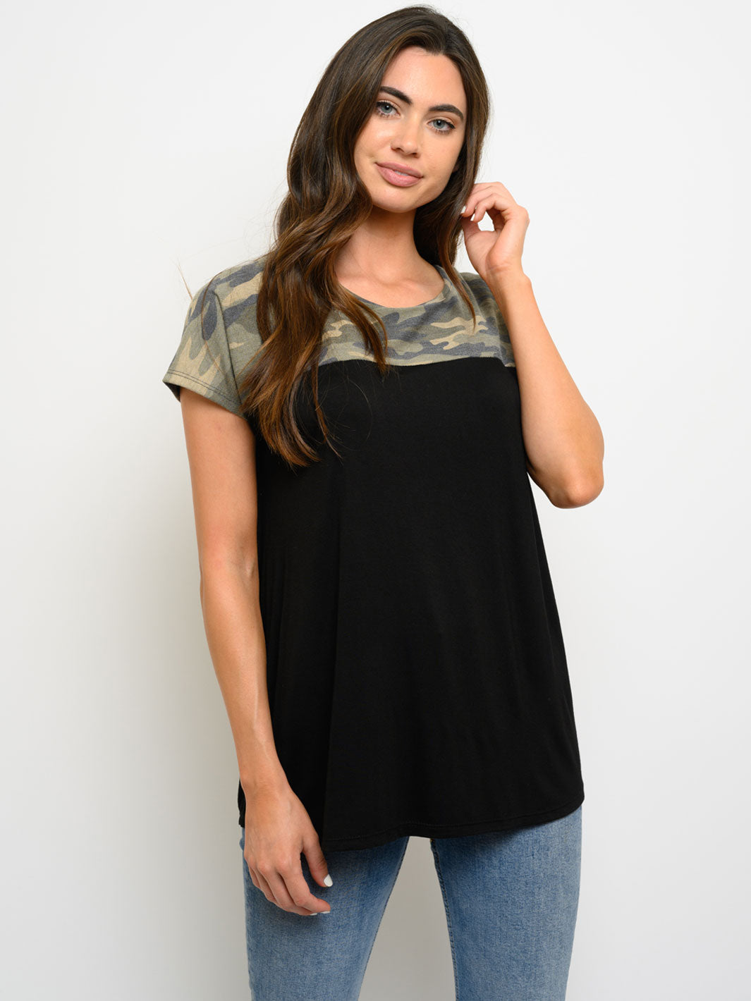 WOMEN'S CAMO PRINTBACK DETAIL TUNIC TOP