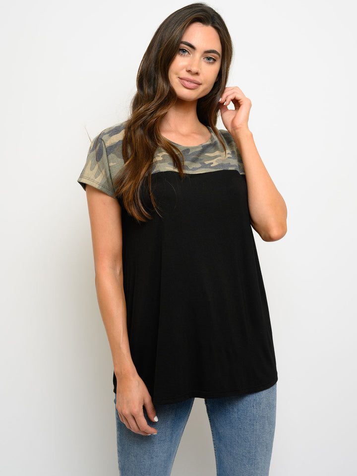 WOMEN'S CAMO PRINTBACK DETAIL TUNIC TOP