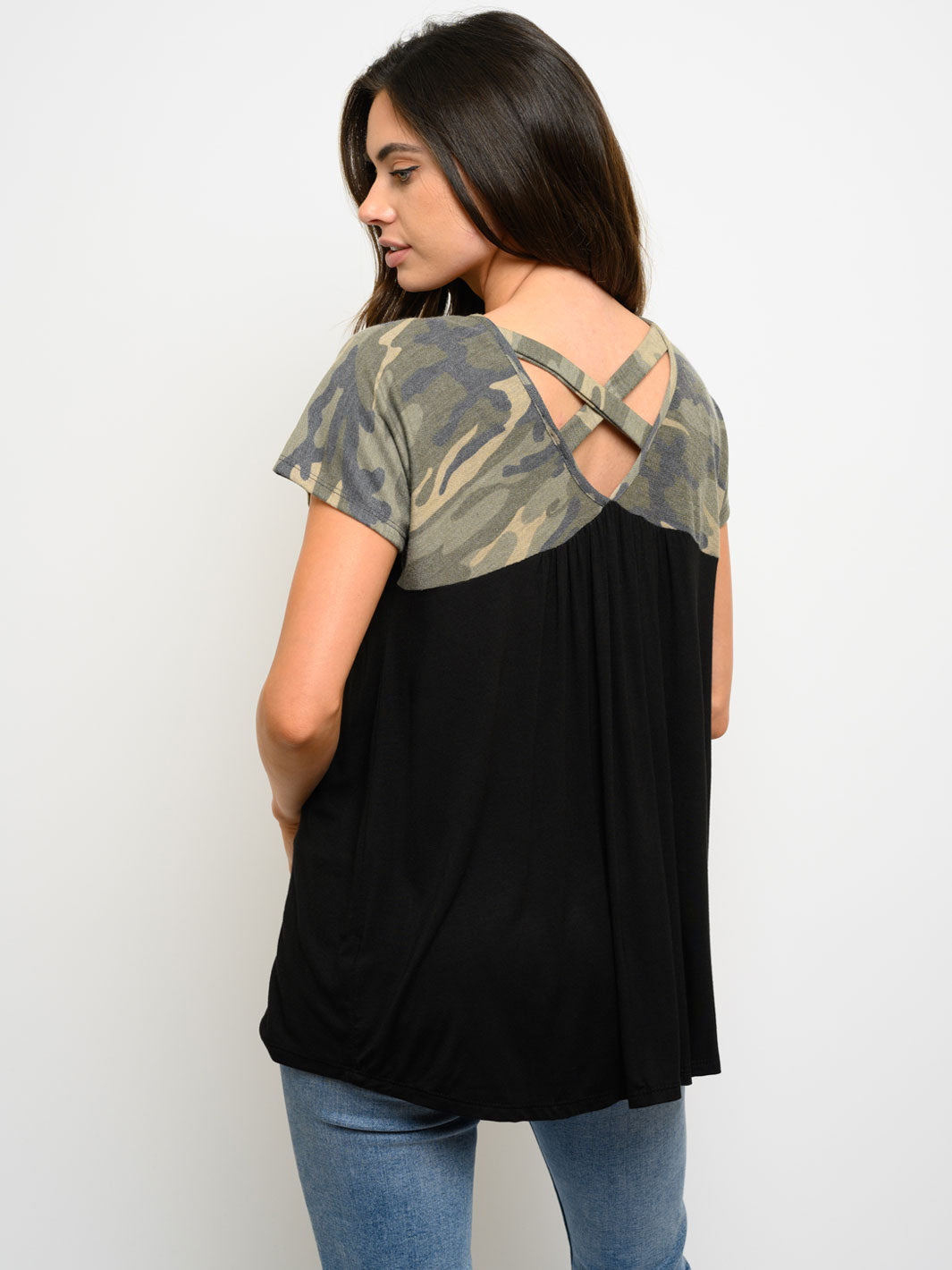 WOMEN'S CAMO PRINTBACK DETAIL TUNIC TOP