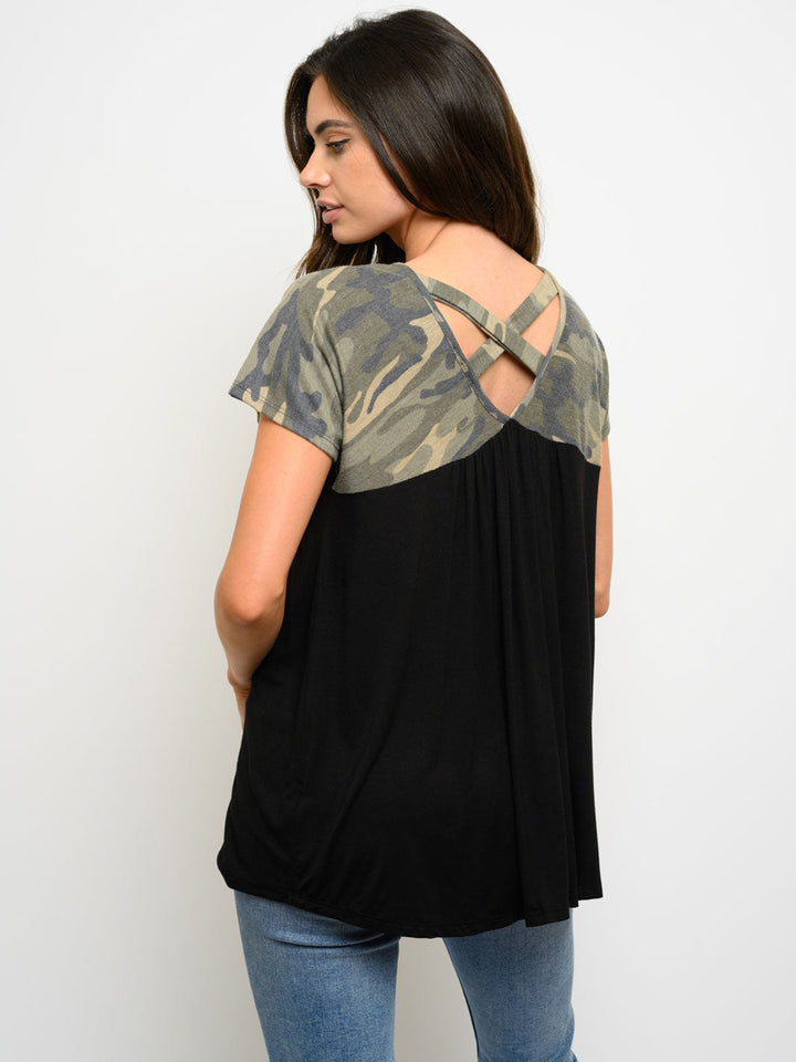 WOMEN'S CAMO PRINTBACK DETAIL TUNIC TOP