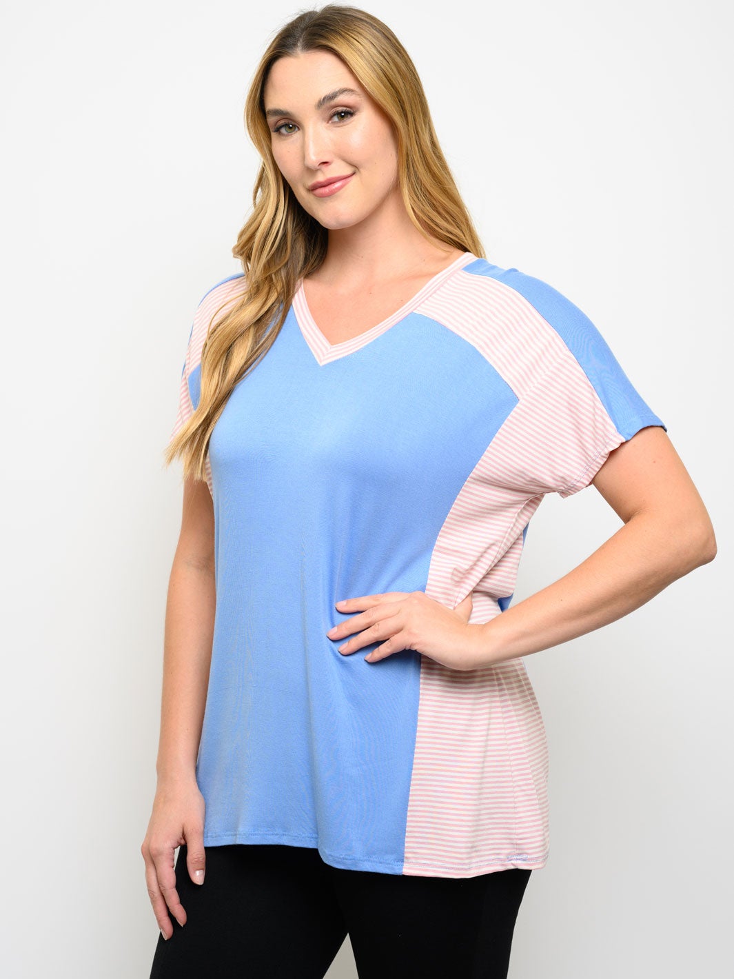 PLUS SIZE SHORT SLEEVE COLORBLOCK V-NECK TOP