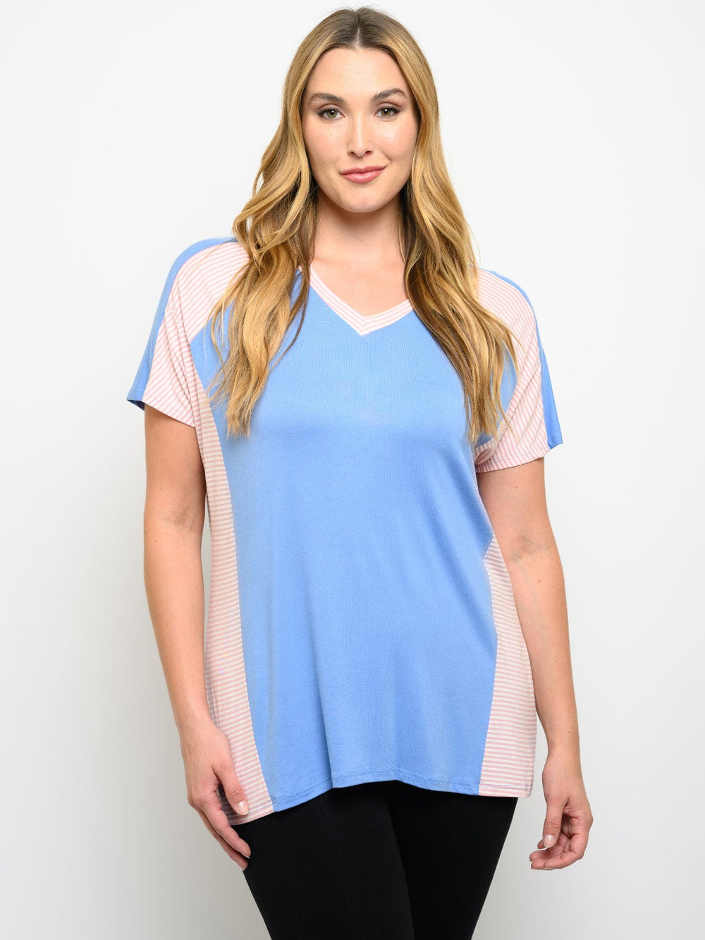 PLUS SIZE SHORT SLEEVE COLORBLOCK V-NECK TOP