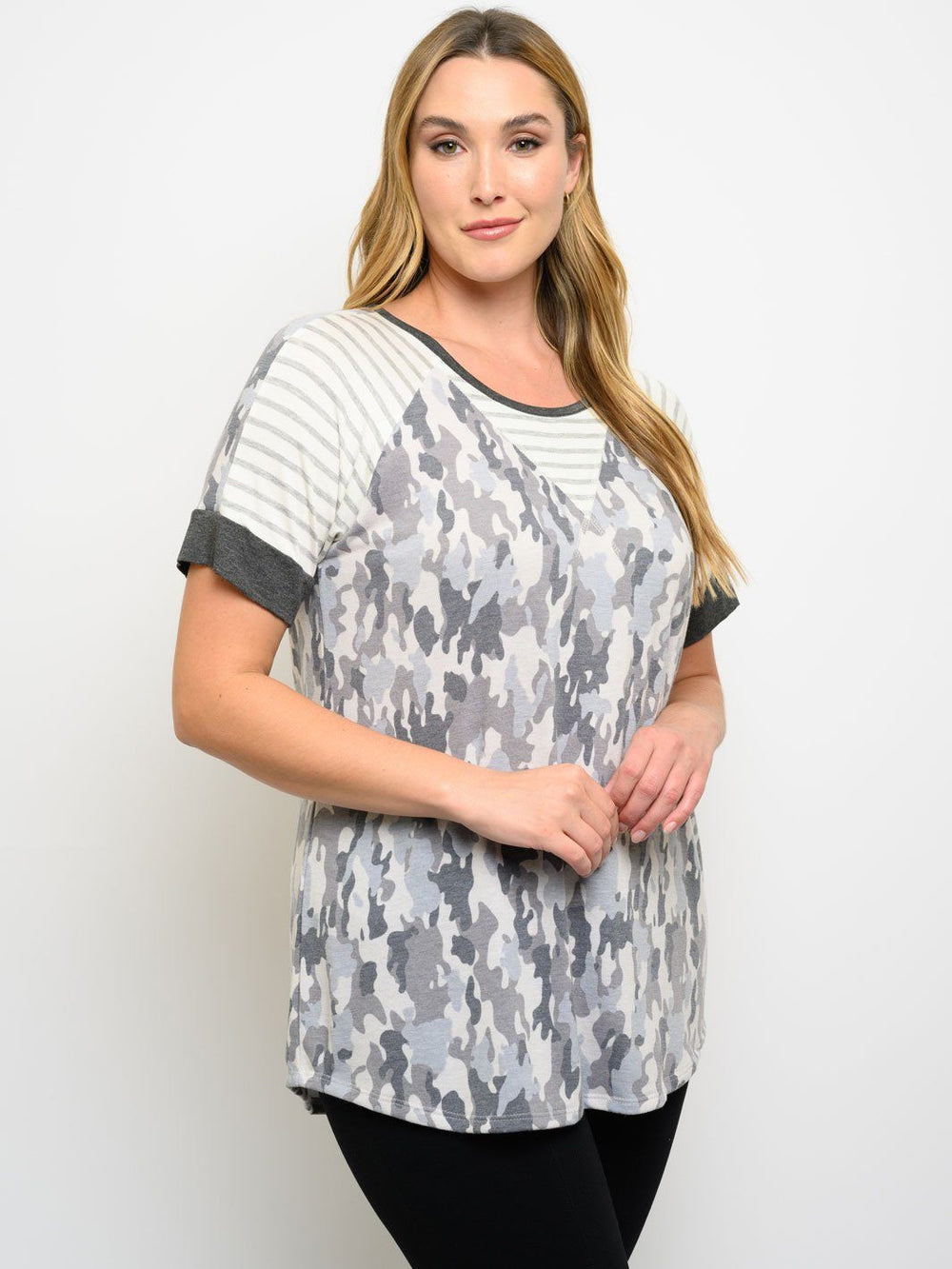 PLUS SIZE CAMO PRINT SHORT SLEEVE TOP