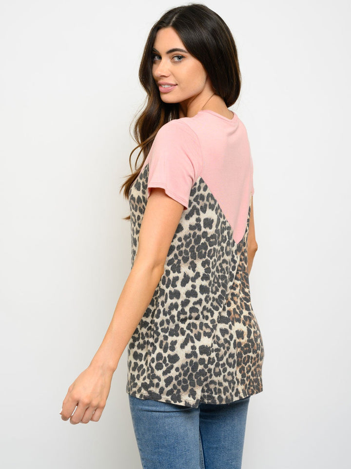 WOMEN'S SHORT SLEEVE ANIMAL PRINT CHEVRON TOP