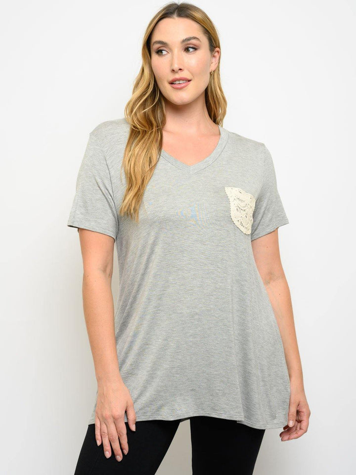 PLUS SIZE TUNIC FRONT POCKET SHORT SLEEVE TOP