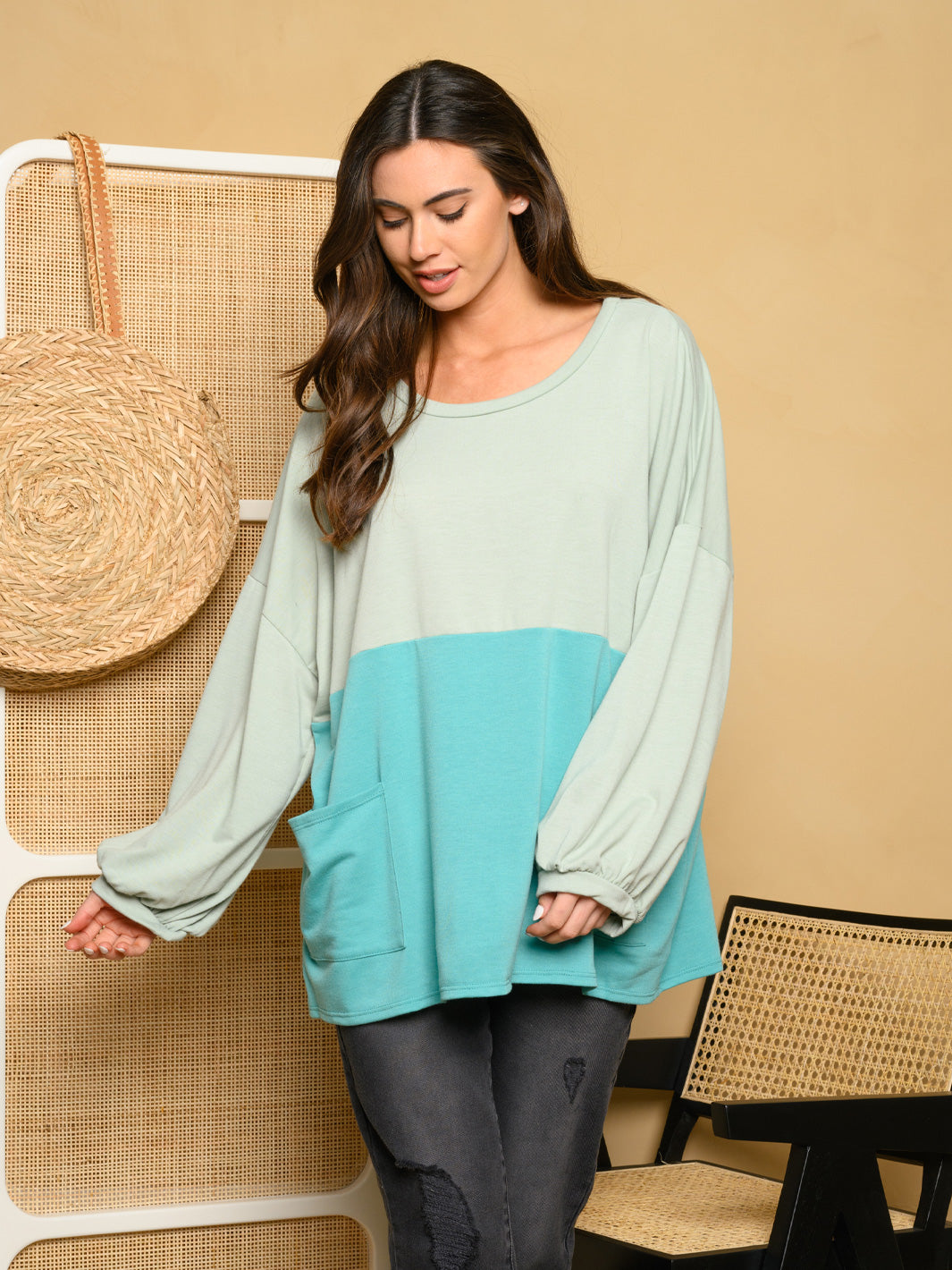 WOMEN'S LONG SLEEVE COLORBLOCK FRONT POCKETS TOP