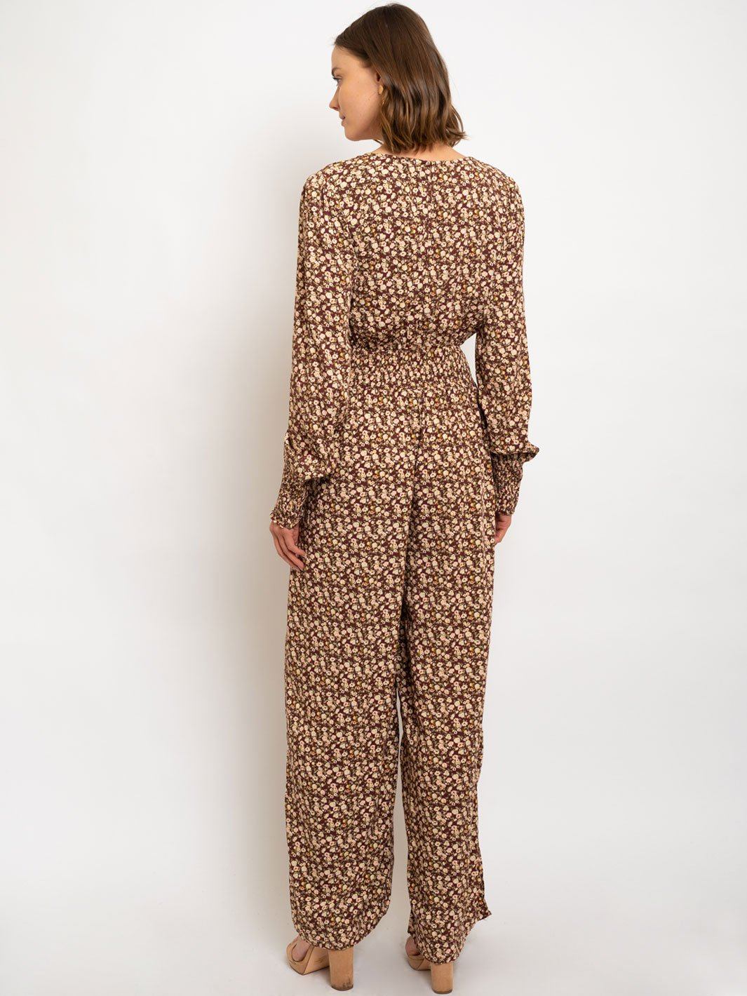 WOMEN'S DITZY PRINTED SMOCKING DETAILED JUMPSUIT