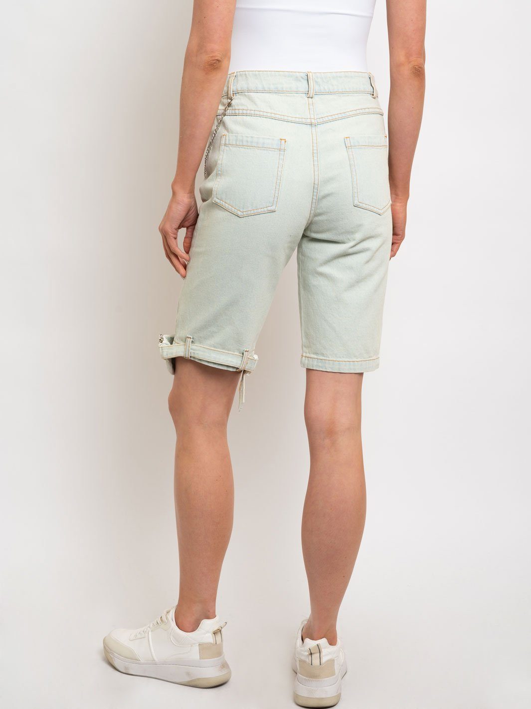 WOMEN'S DENIM DISTRESSED CAPRI SHORTS