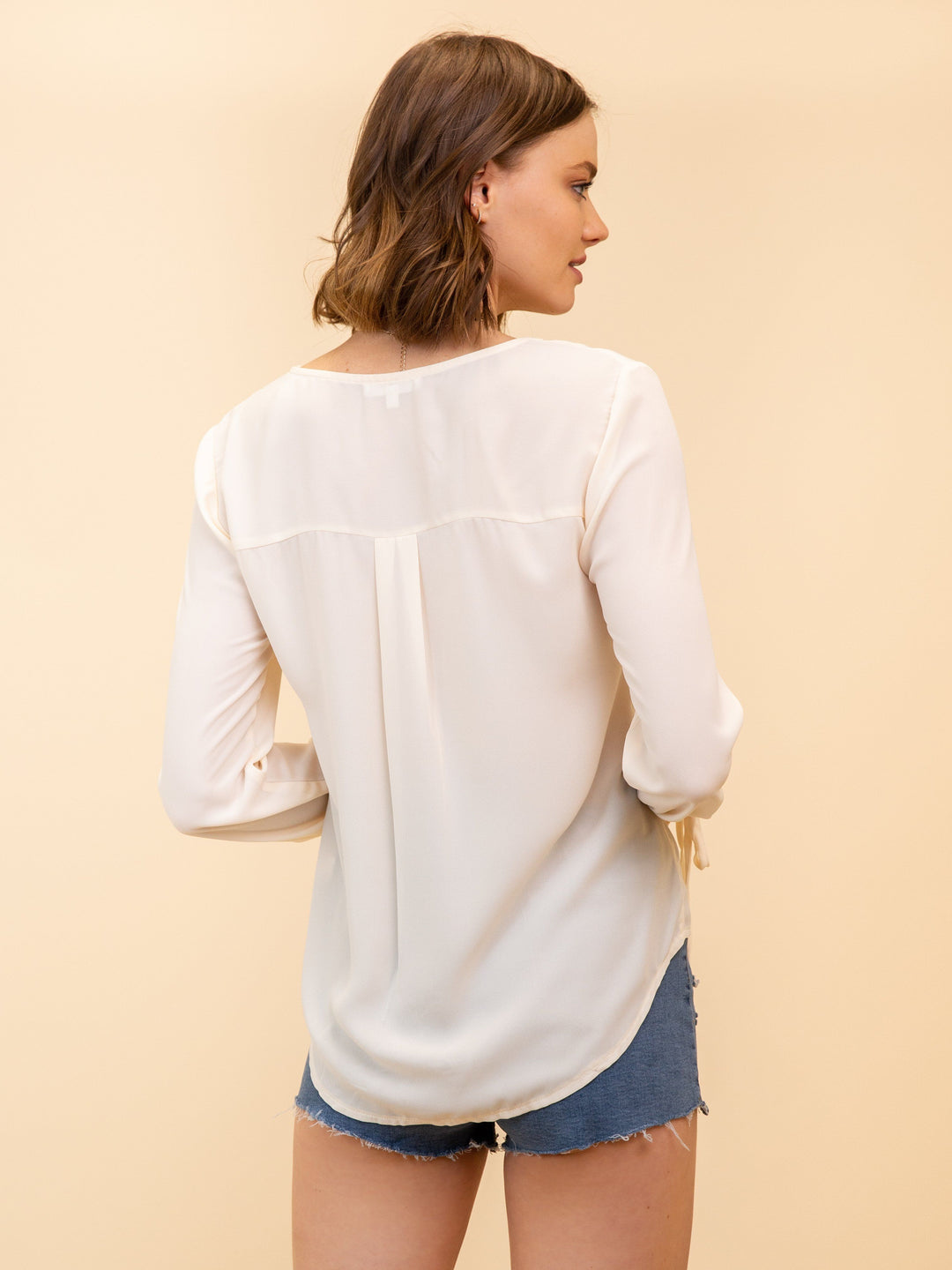 WOMEN'S CREAM BLOUSE