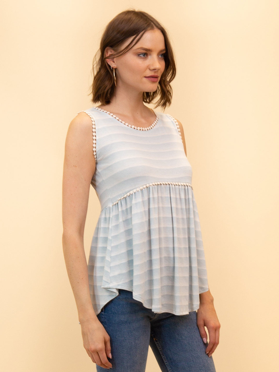 WOMEN'S SLEEVELESS STRIPED KNIT TOP