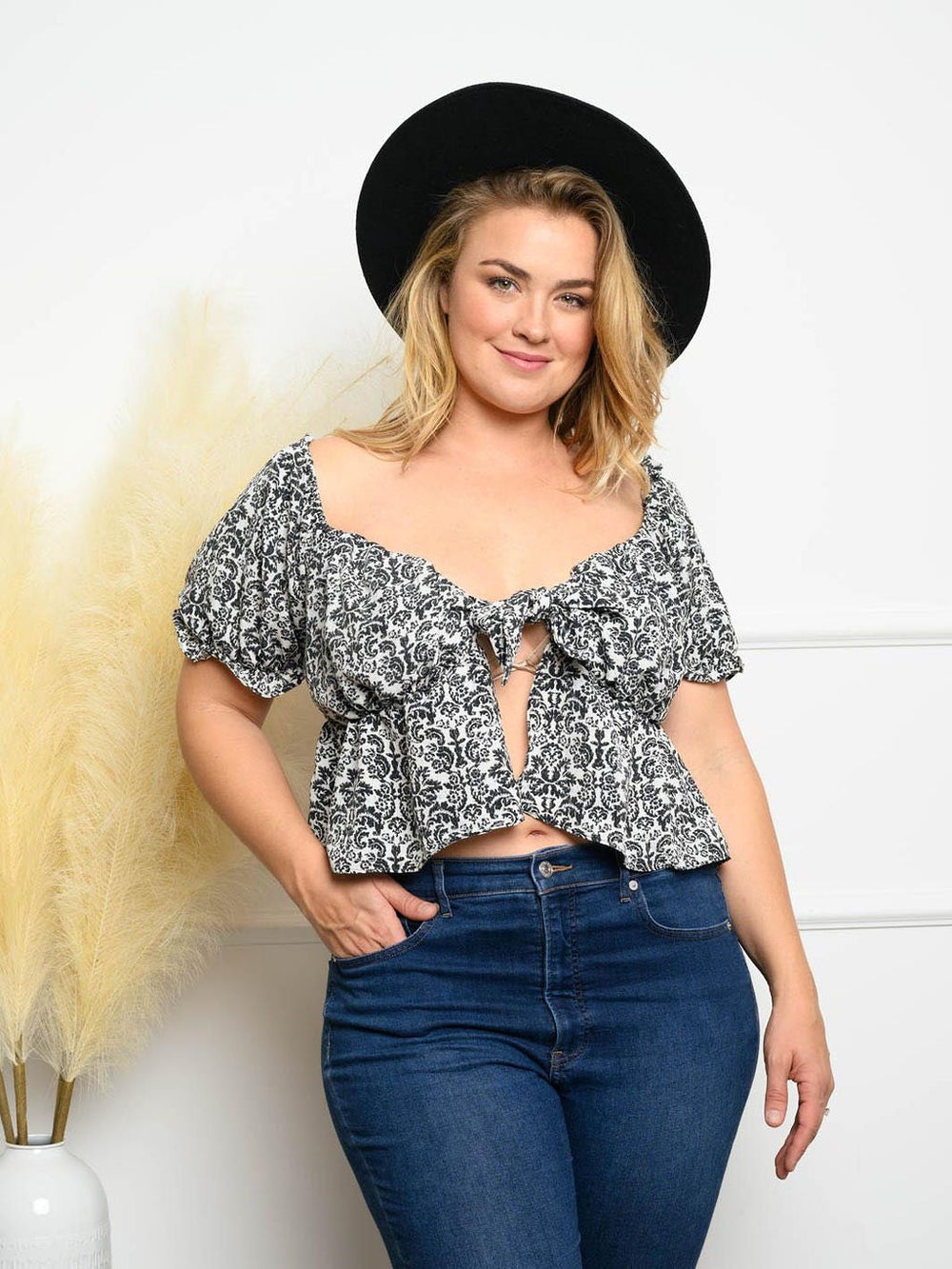 PLUS SIZE FLORAL FRONT TIE RUFFLE TOP