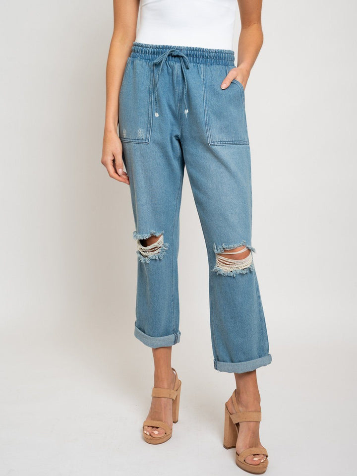 WOMEN'S DISTRESSED MEDIUM WASH JEANS