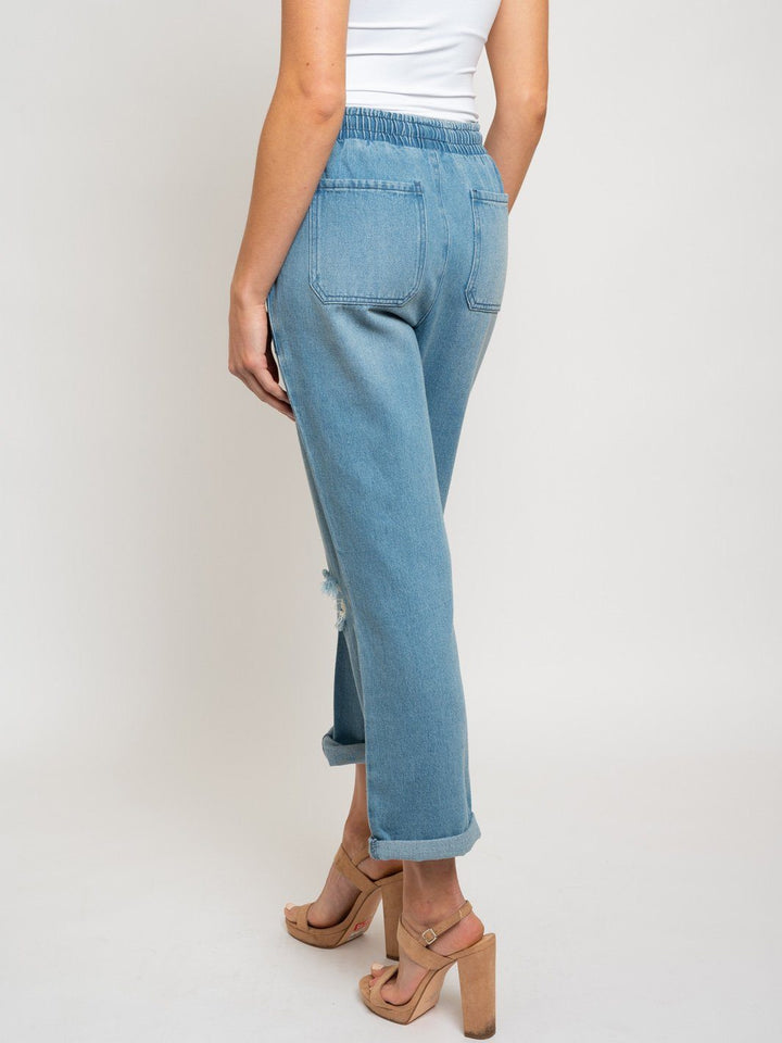 WOMEN'S DISTRESSED MEDIUM WASH JEANS