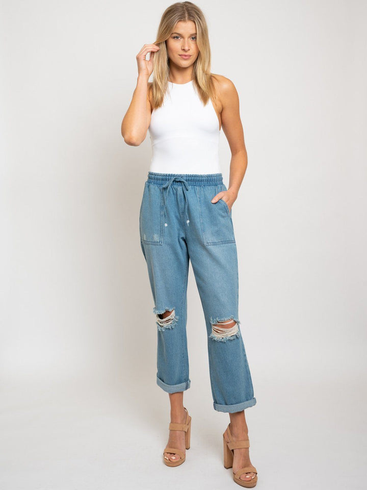 WOMEN'S DISTRESSED MEDIUM WASH JEANS