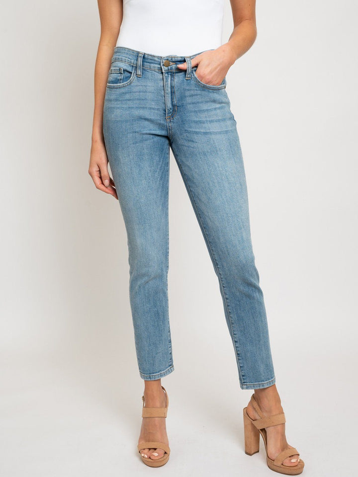 WOMEN'S LIGHT MEDIUM WASH JEANS