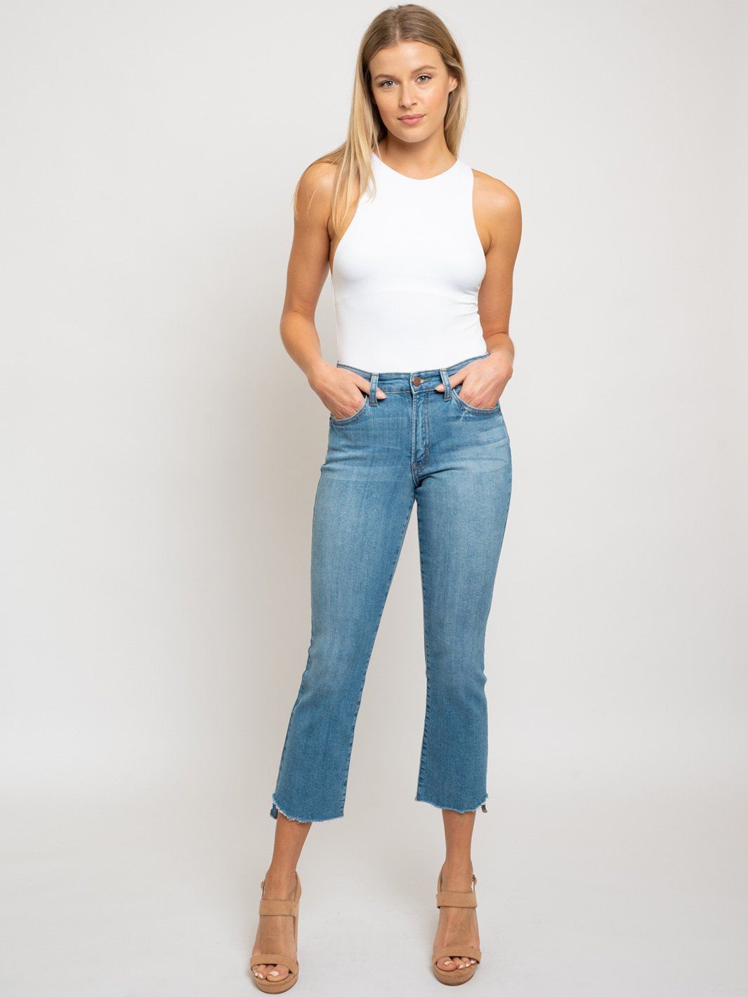 WOMEN'S MEDIUM WASH DENIM JEANS