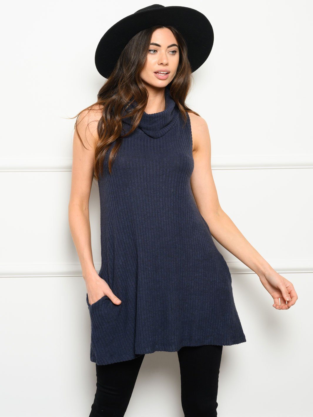 WOMEN'S SLEEVELESS POCKETS TURTLE NECK TOP