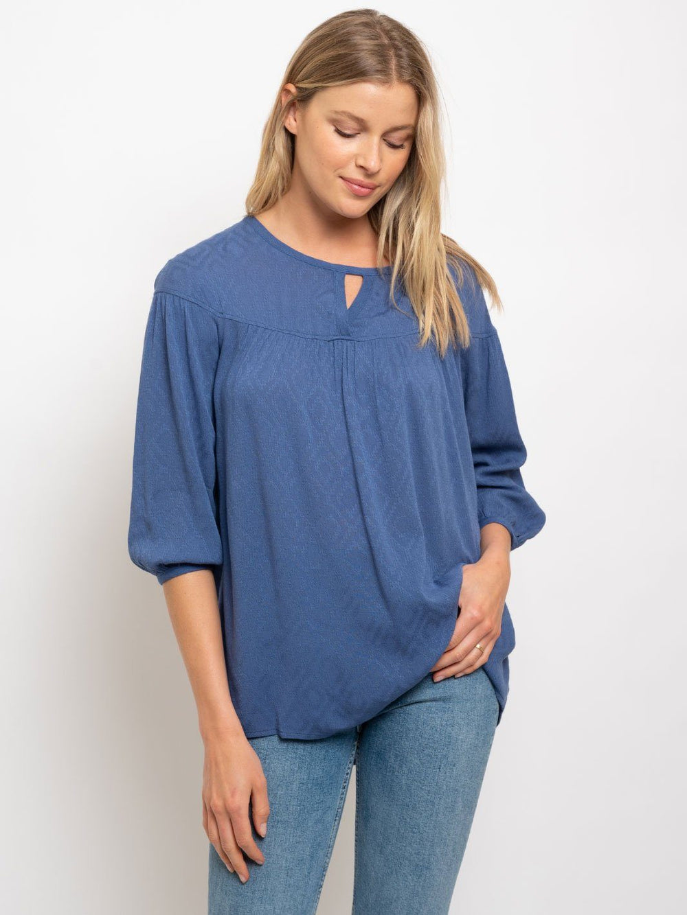 WOMEN'S 3/4 SLEEVES KEYHOLE TOP