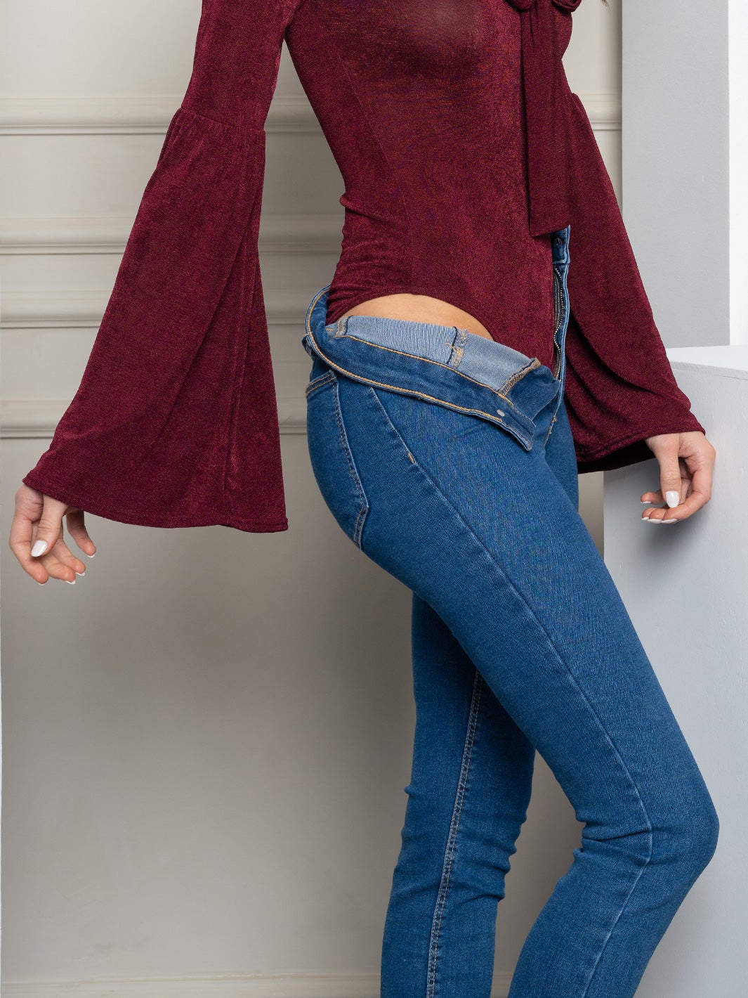 WOMEN'S LONG SLEEVE SLINKY FRONT TIE BODYSUIT